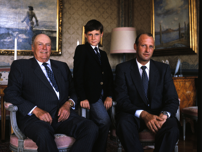 Tre generasjoner: Kong Olav, Kronprins Harald og Prins Haakon 1982. Foto: Erik Thorberg / NTB